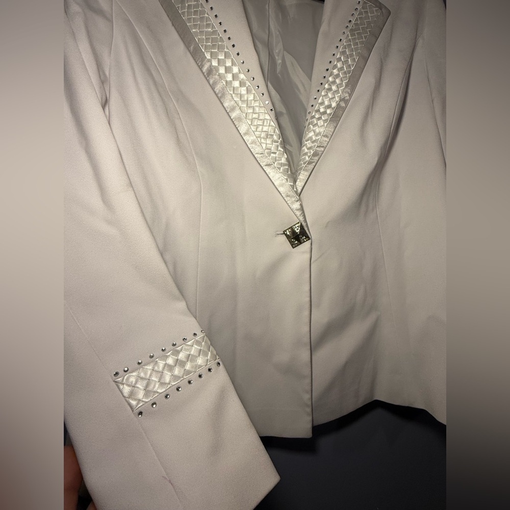 Francesca's Betini White Blazer Tailored Suit Jacket with Embroidery - Picture 5 of 9